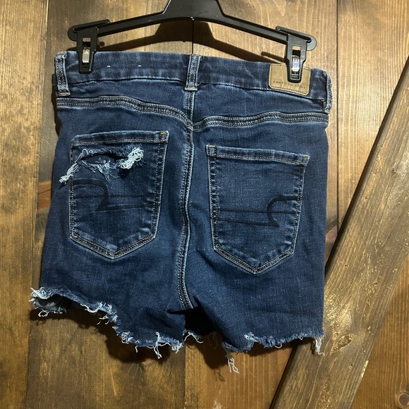 American Eagle Curvy Super High Rise Cut Off Shorts, size 4, smoke free home - Picture 2 of 5